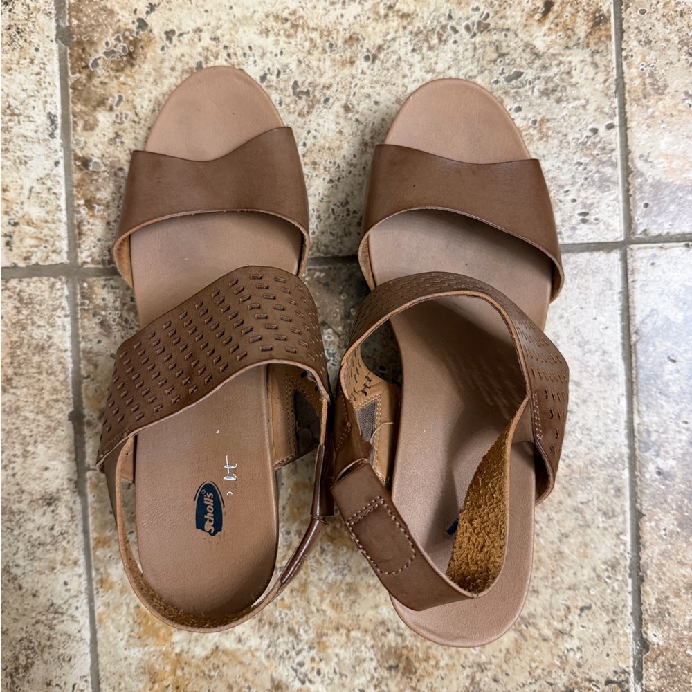 Sofft Tan Leather Sandals
